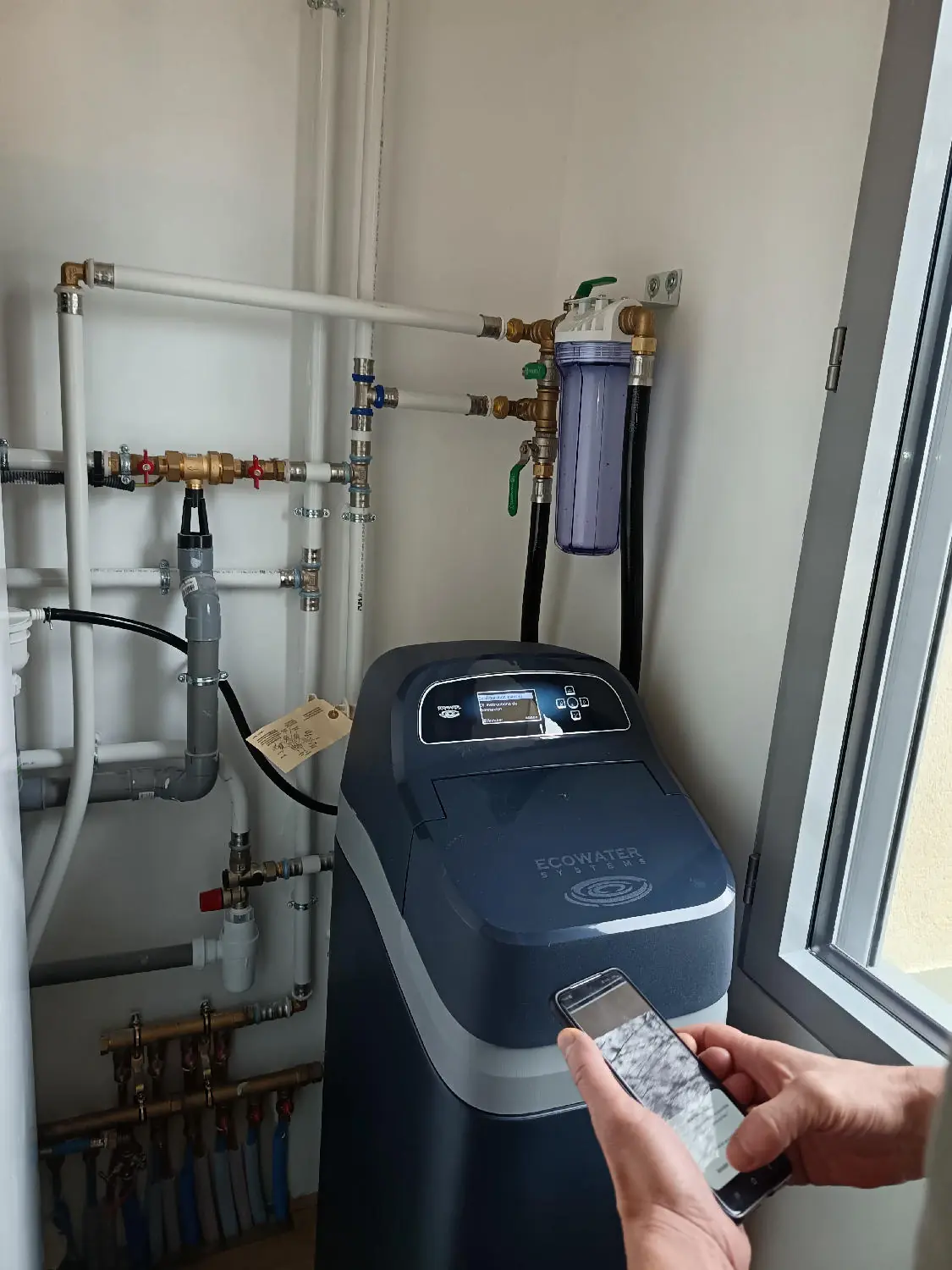 Adoucisseur EcoWater installé par nos techniciens chez un client